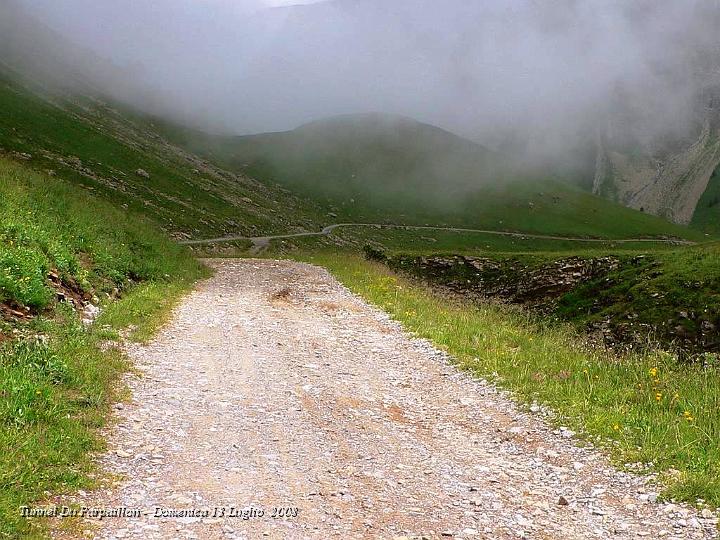 0611.JPG - La strada non è  malaccio