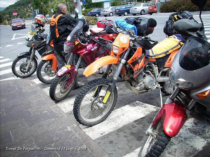 0752.JPG - Ecco i soliti 5 più distanti in un area di servizio, intorno a Savona..