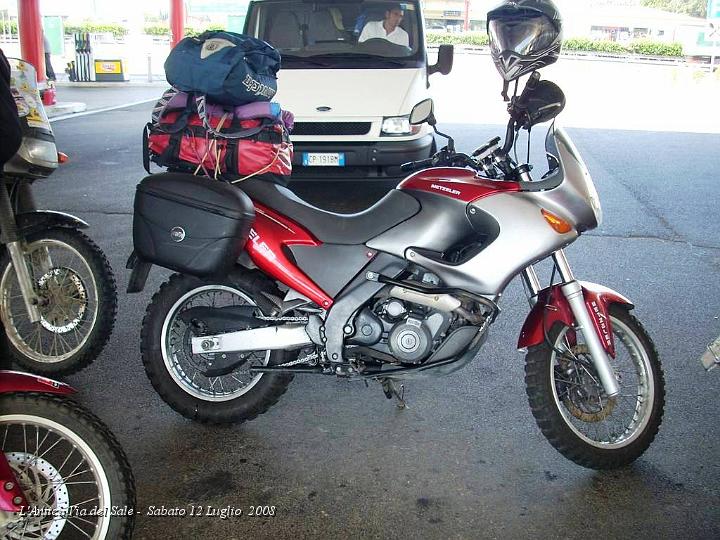 0005.JPG - Harlock con l'Aprilia Pegaso 650 ie, alla prima uscita con Noi. Ci farà da guida verso Limone Piemonte.