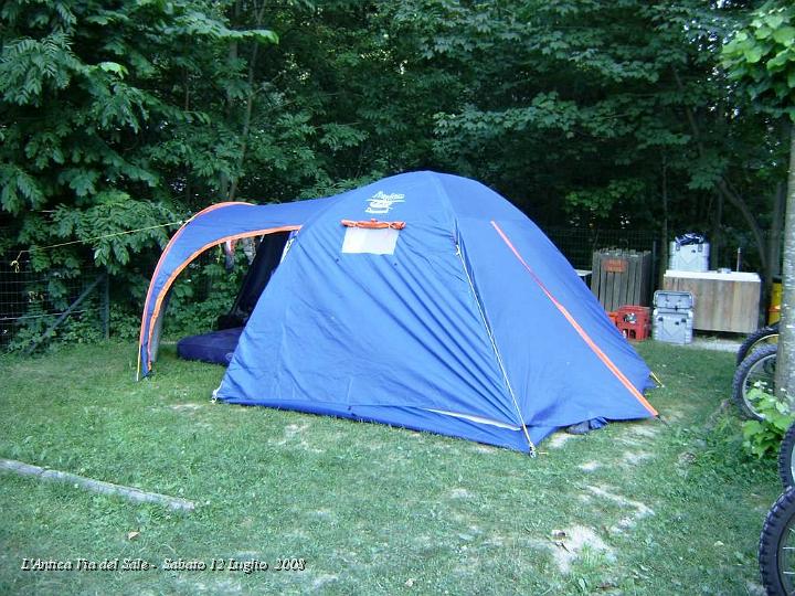 0019.JPG - Per primi arrivano i Milanesi, questa è la tenda di Toldessa e Domiceb, ci dormirà pure Paolino