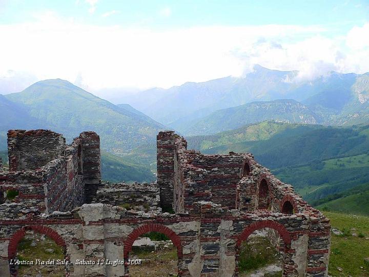 0439.JPG - Questo è decisamente un rudere